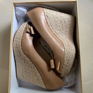 MK tan leather wedges